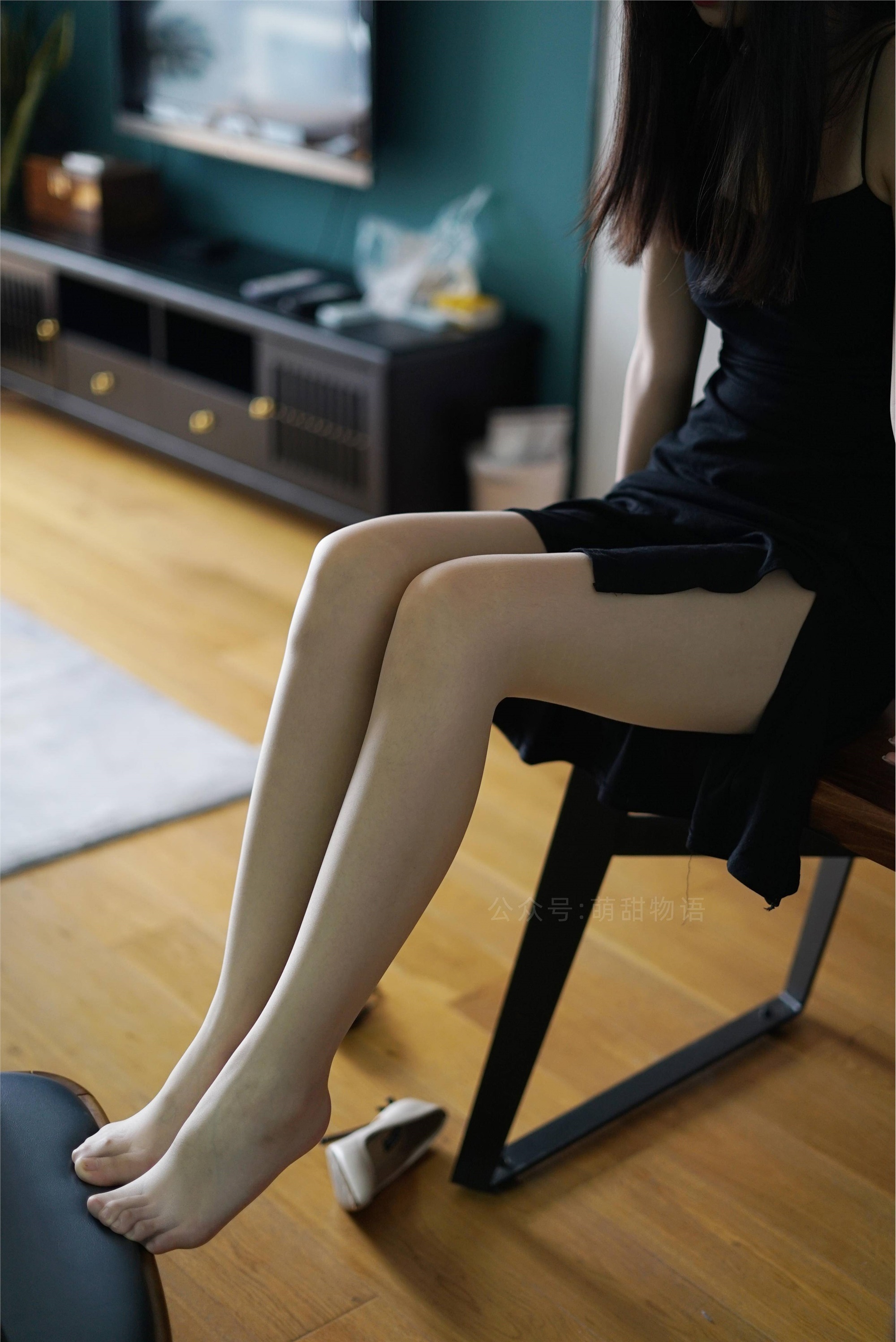 萌甜物语 XM127《黑色开衩裙-苏苏》